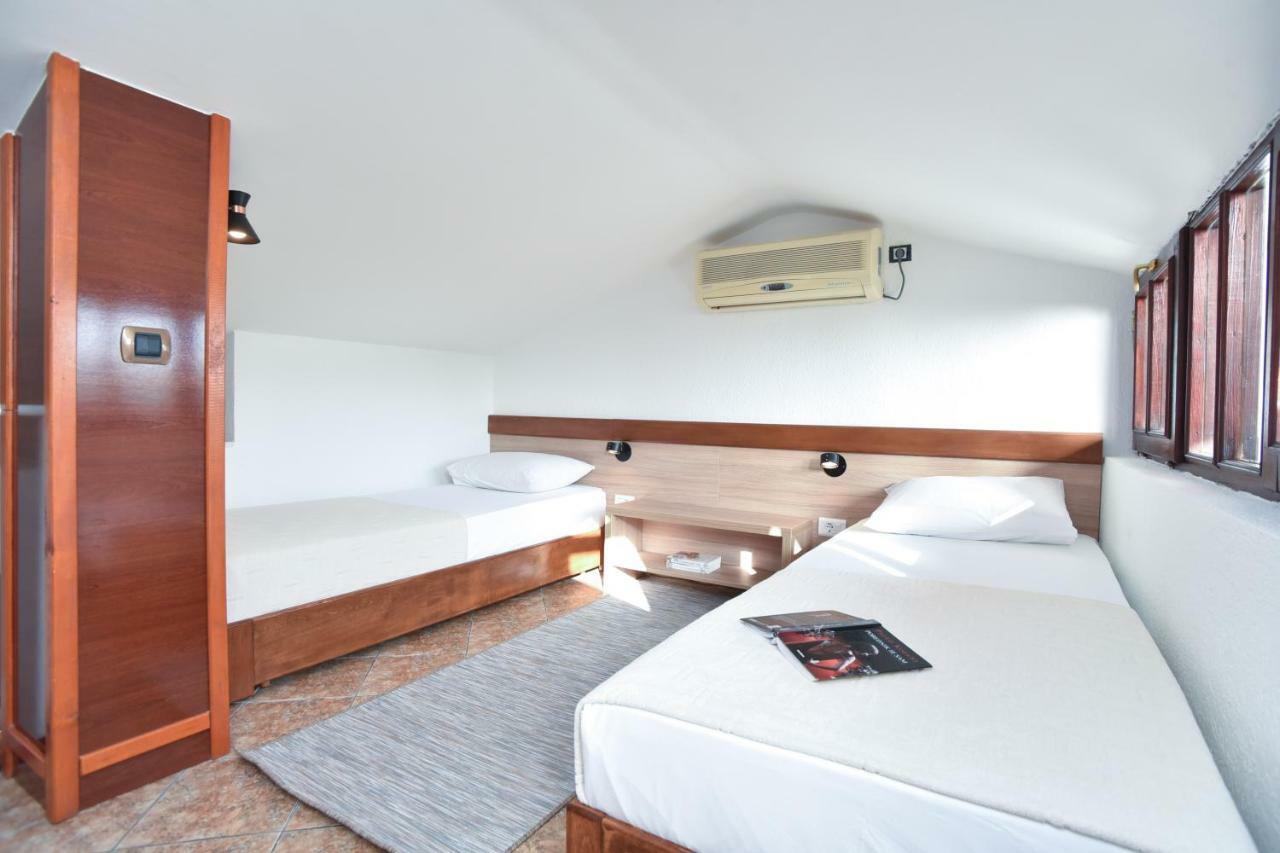 Guest House Jedro Petrovac Exterior photo